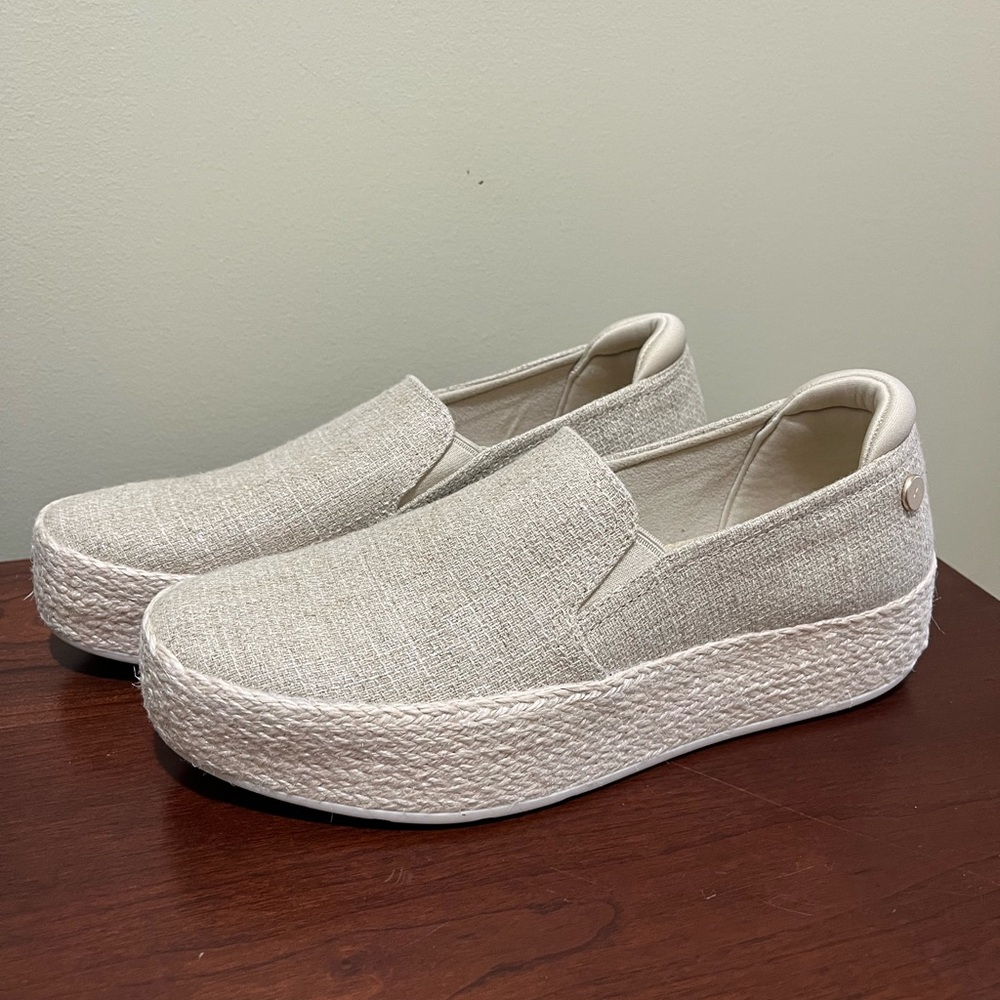 Skechers Martha Stewart Cream Textured Slip-On Shoes - Picture 3 of 10